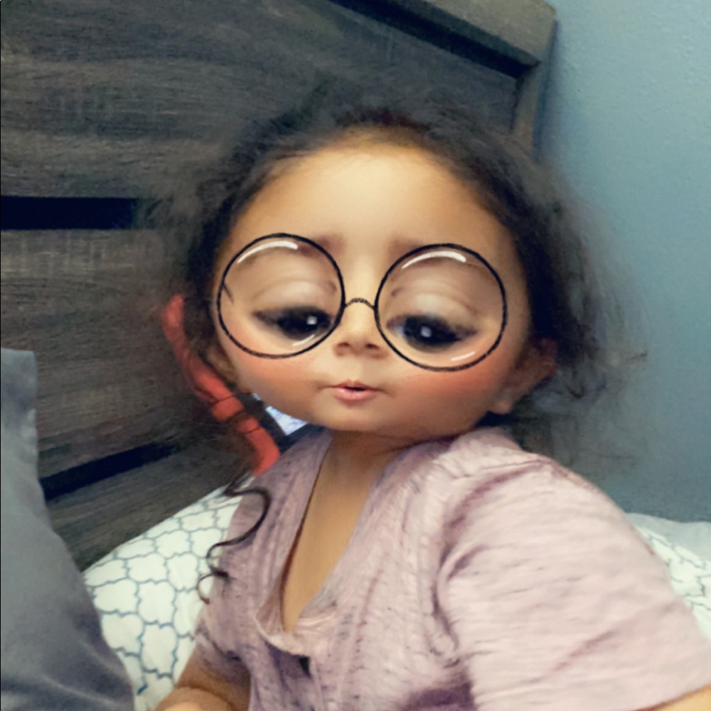 Meet your Posher, Yanhira